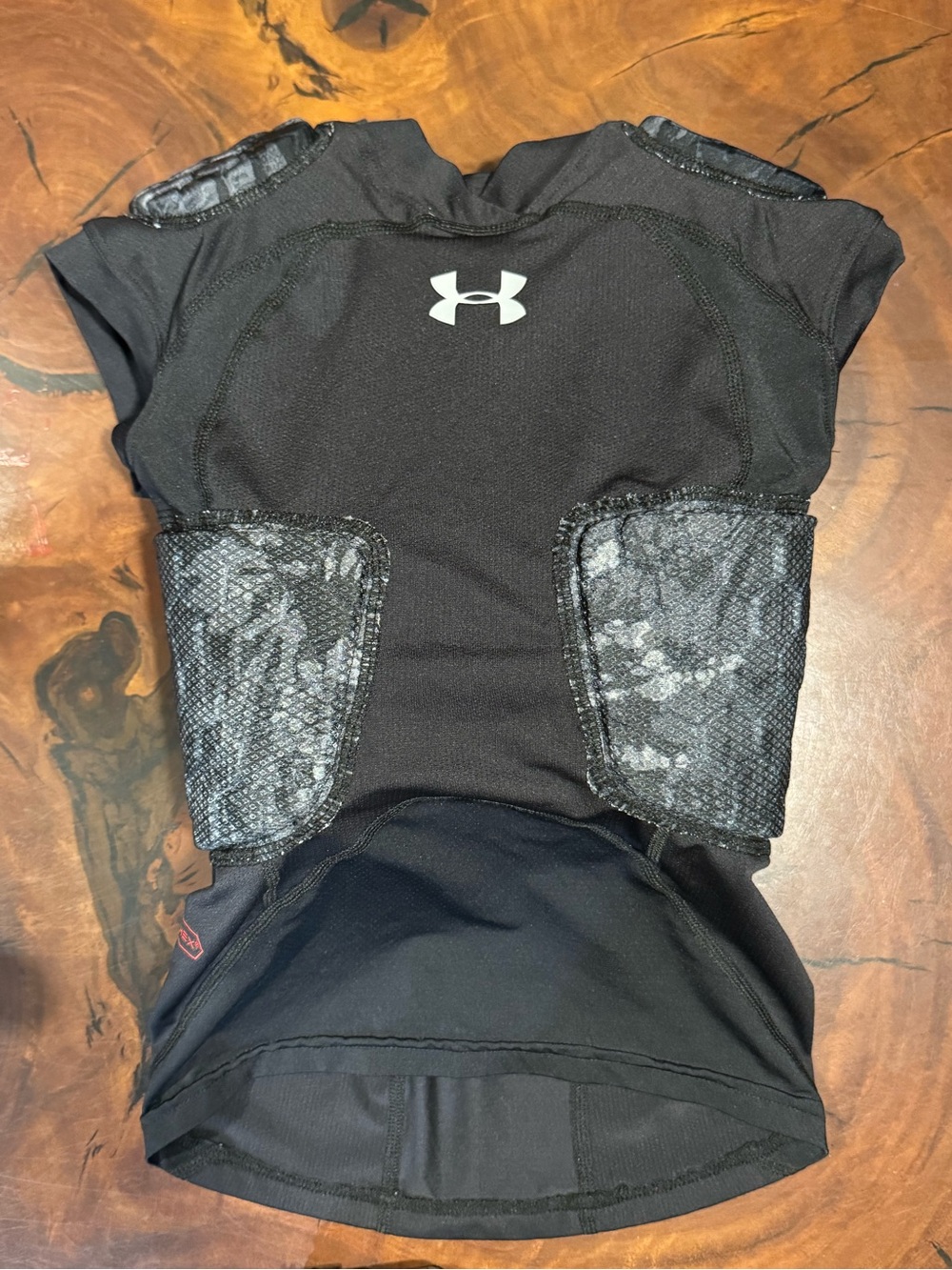 Under Armour Gameday Armour Pro 5-Pad Black with Camo Pads Top